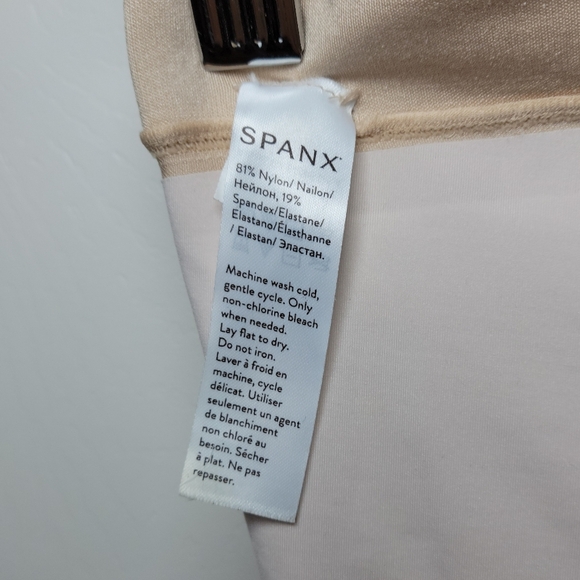 SPANX OnCore Mid-Thigh Shaping Shorts Size Medium - Picture 7 of 8
